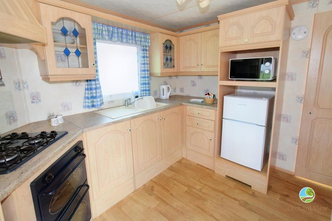 Orchard View Retreat - Dog Friendly, Enclosed Private Garden With Weather Dependant Hot Tub - Not On A Holiday Park Little Clacton Exterior foto