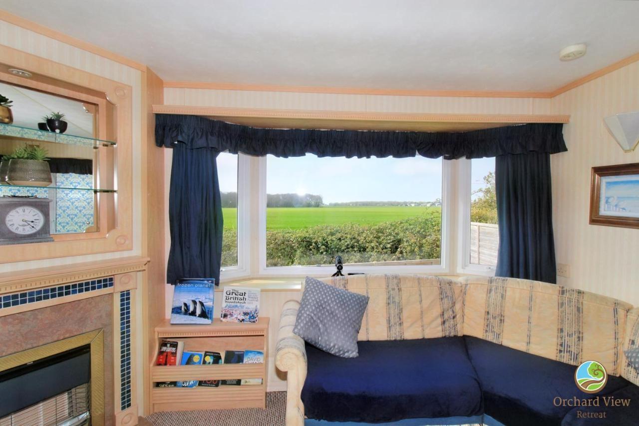 Orchard View Retreat - Dog Friendly, Enclosed Private Garden With Weather Dependant Hot Tub - Not On A Holiday Park Little Clacton Exterior foto