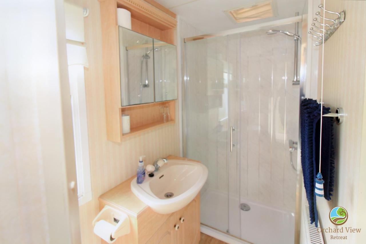 Orchard View Retreat - Dog Friendly, Enclosed Private Garden With Weather Dependant Hot Tub - Not On A Holiday Park Little Clacton Exterior foto